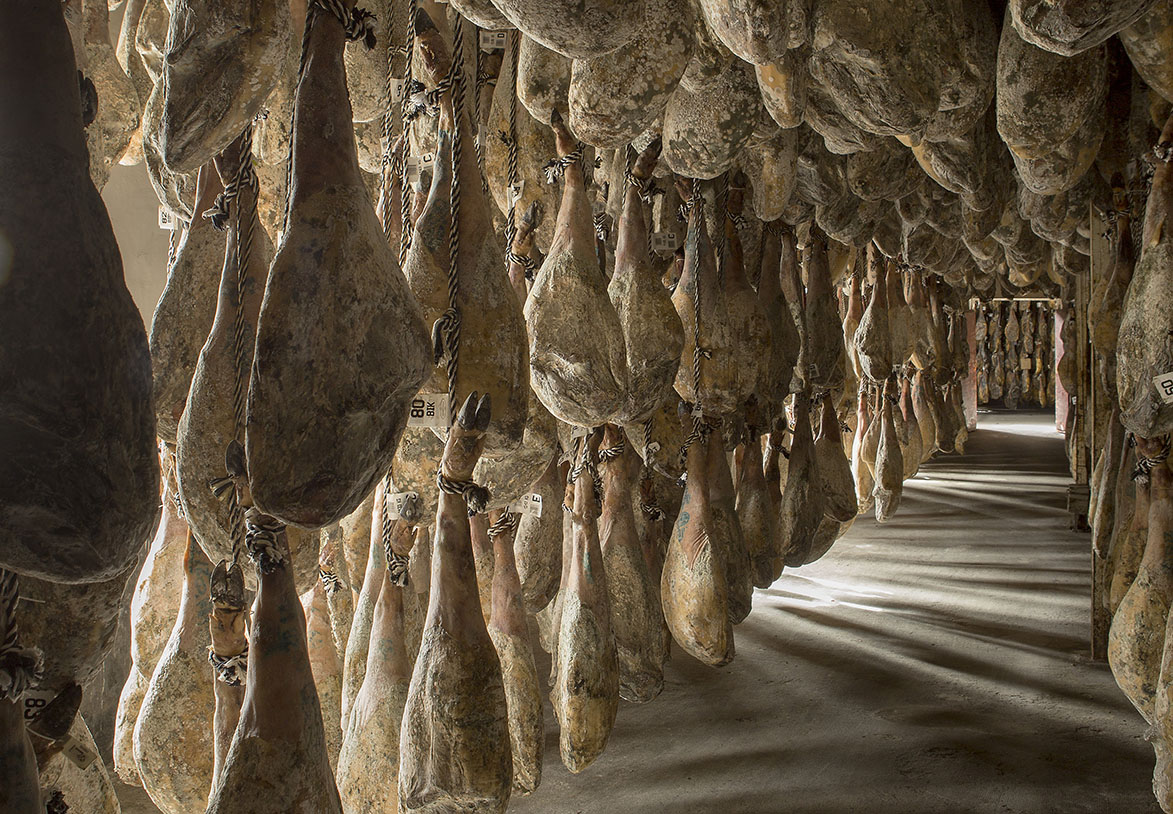 Curación lenta de jamones ibéricos Máximum seleccionados durante hasta 60 meses